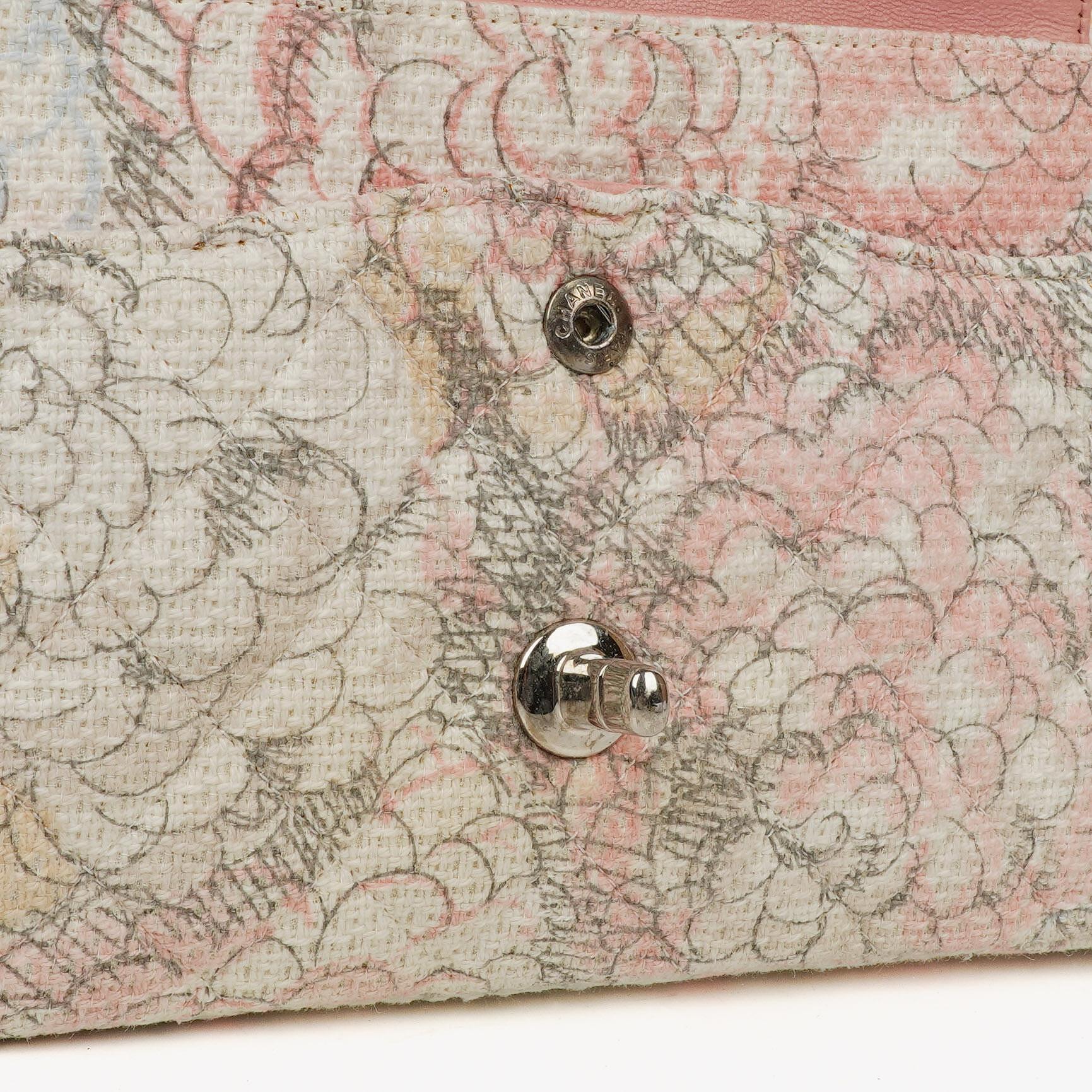 Chanel Camellia Limited Edition Print Tweed Mittelgroße Double Flap Tasche Silberfarbene Beschläge