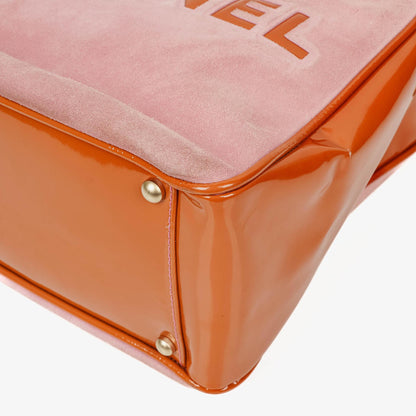 Chanel Camellia Tote Bag aus rosa Wildleder und Patentleder