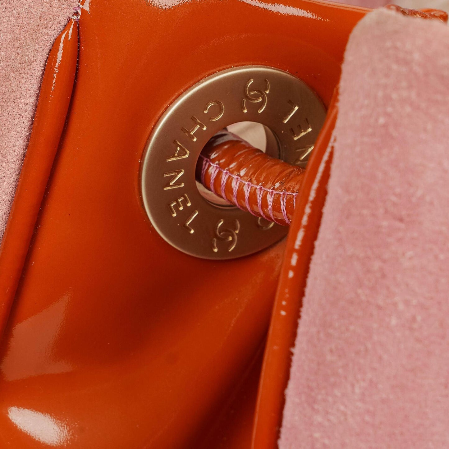 Chanel Camellia Tote Bag aus rosa Wildleder und Patentleder