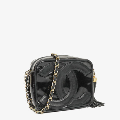 Chanel Camera CC kleine Schultertasche aus schwarzem Lackleder mit Quaste