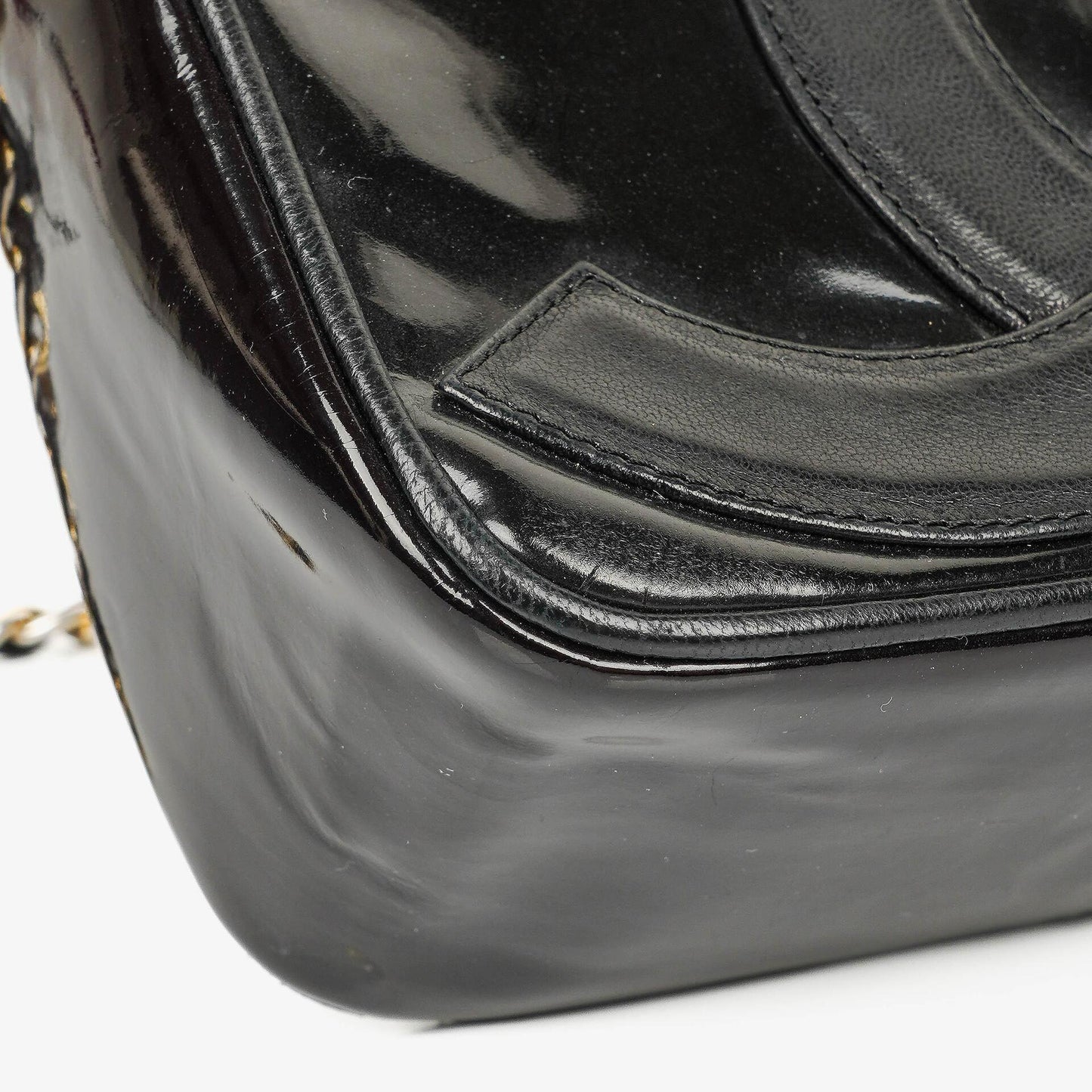 Chanel Camera CC kleine Schultertasche aus schwarzem Lackleder mit Quaste