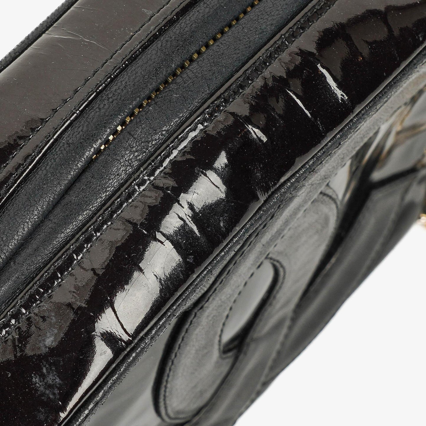 Chanel Camera CC kleine Schultertasche aus schwarzem Lackleder mit Quaste