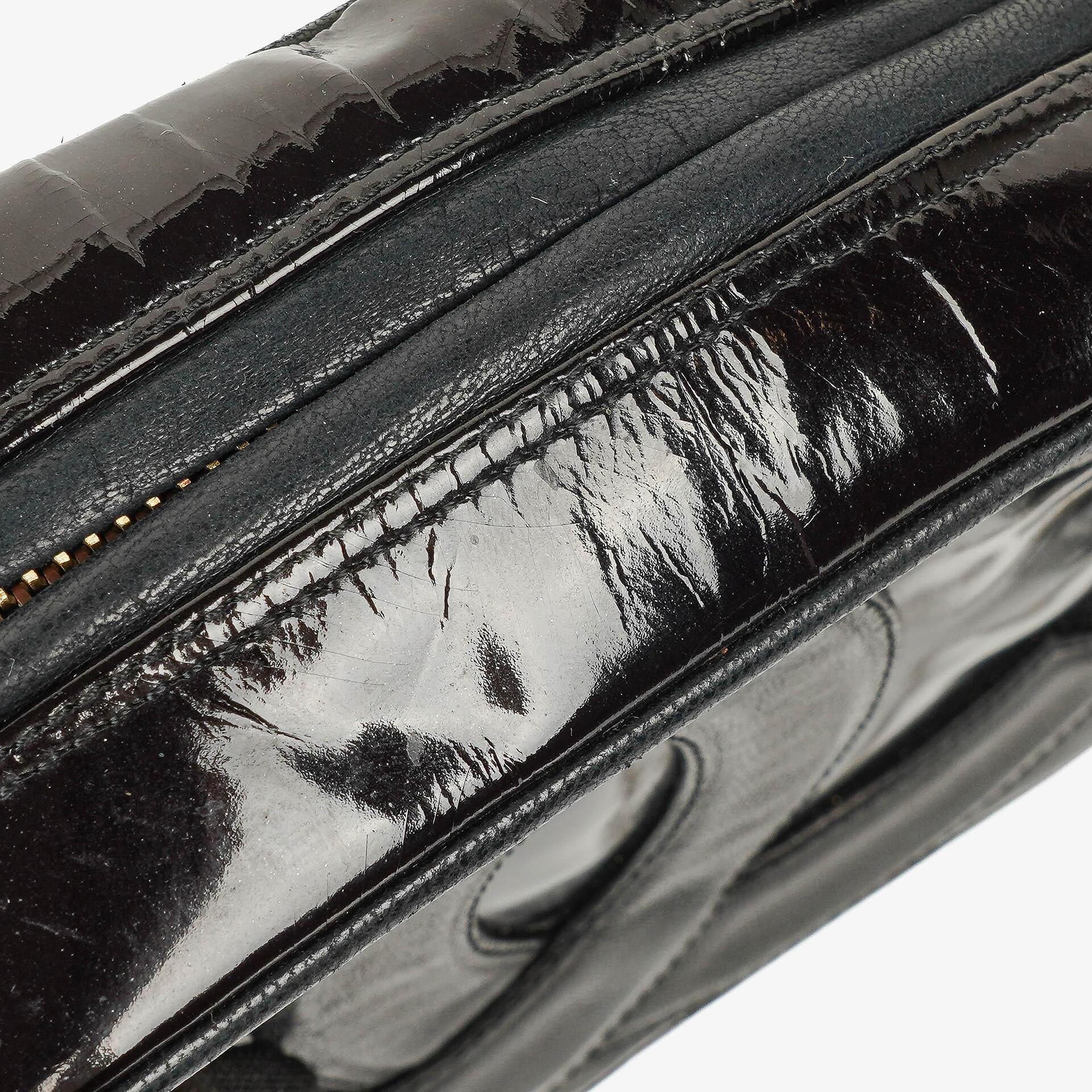 Chanel Camera CC kleine Schultertasche aus schwarzem Lackleder mit Quaste