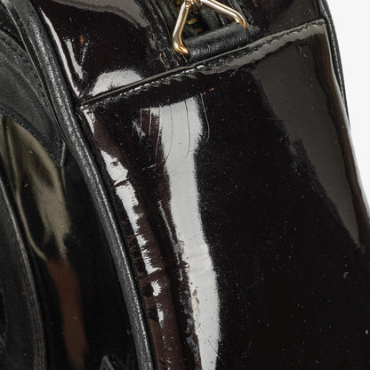 Chanel Camera CC kleine Schultertasche aus schwarzem Lackleder mit Quaste