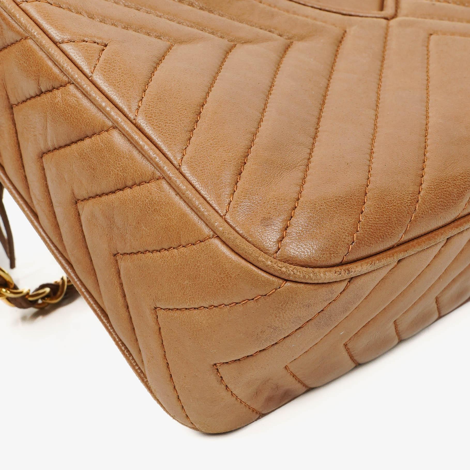 Chanel Camera Umhängetasche aus braunem Leder mit Quaste
