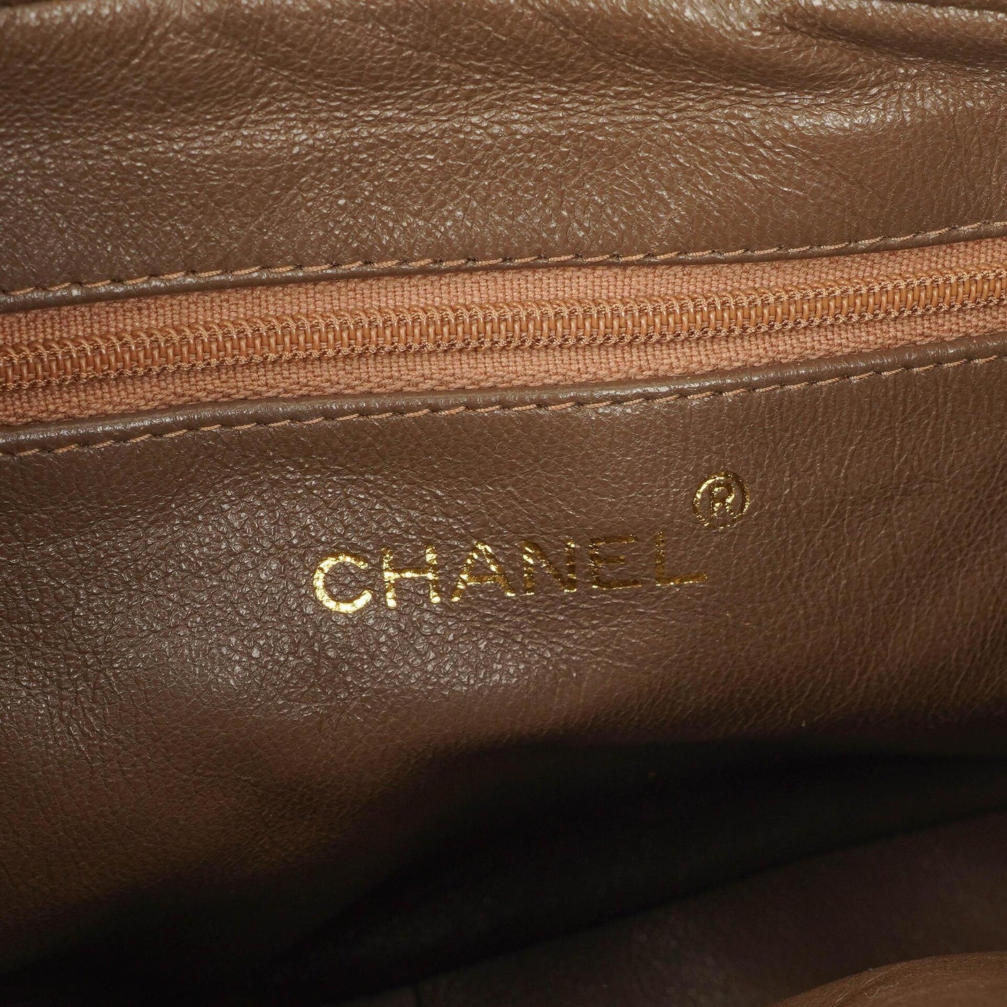 Chanel Camera Umhängetasche aus braunem Leder mit Quaste