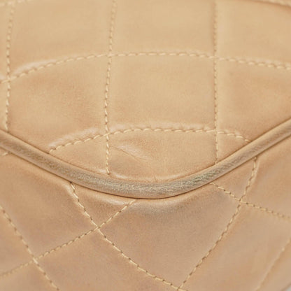 Chanel Camera Tasche aus beigem gestepptem Lammleder mit Quaste und CC
