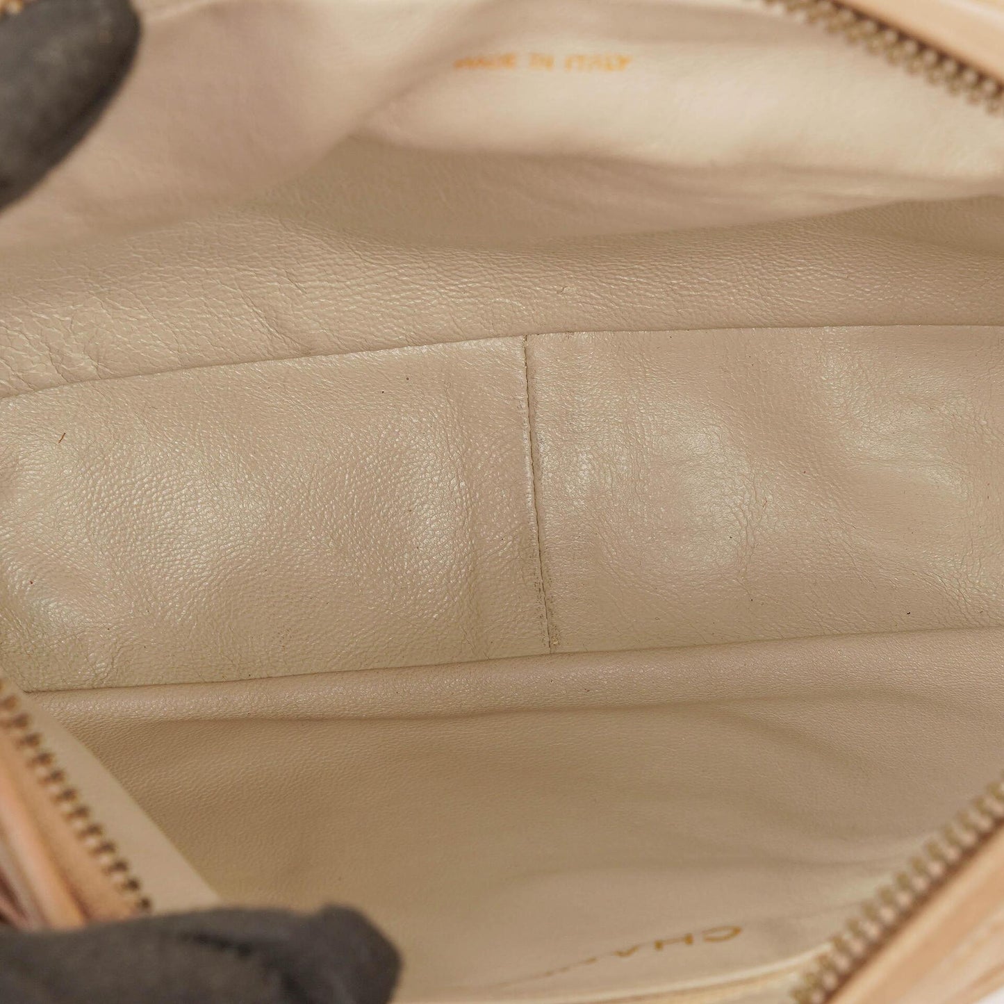 Chanel Camera Tasche aus beigem gestepptem Lammleder mit Quaste und CC