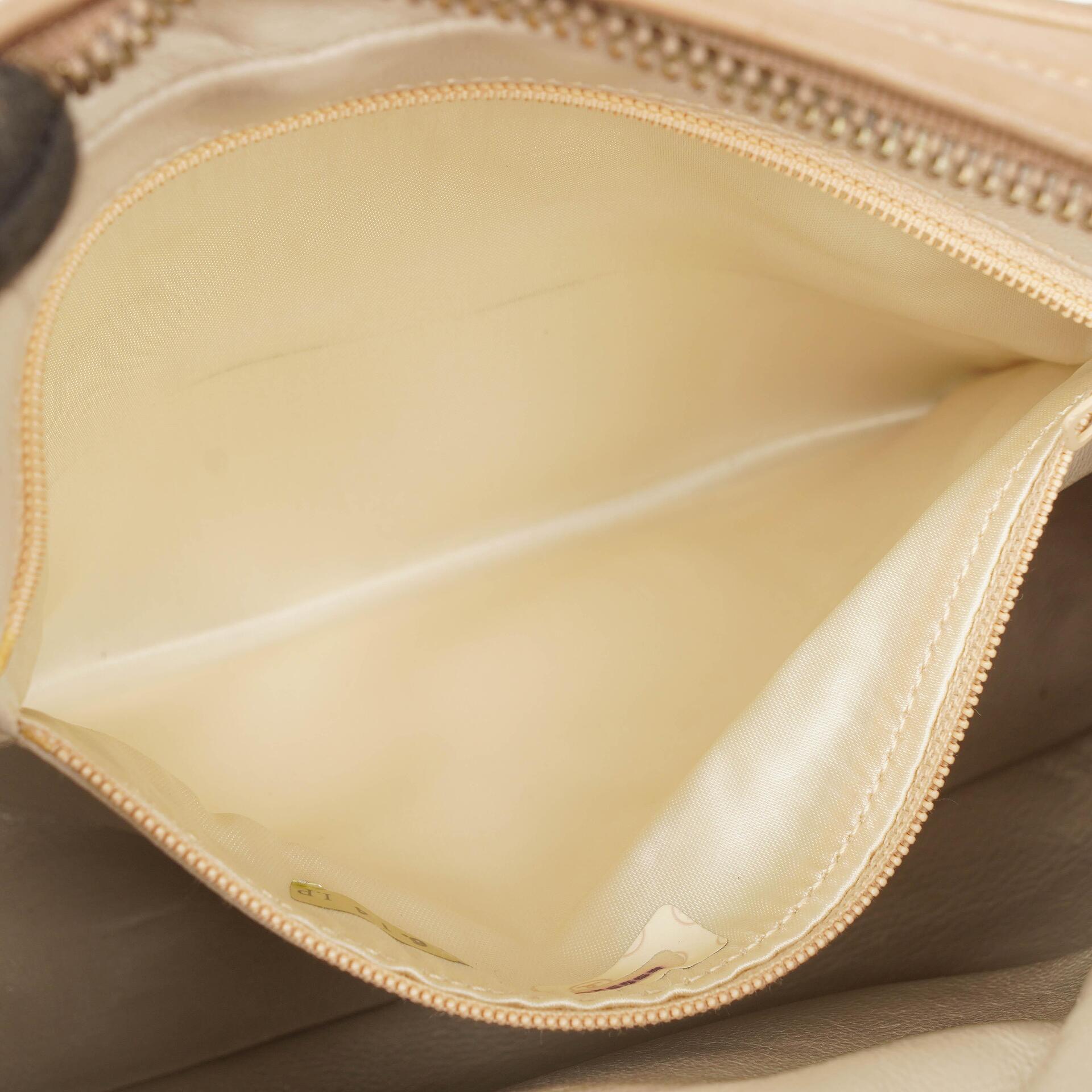 Chanel Camera Tasche aus beigem gestepptem Lammleder mit Quaste und CC