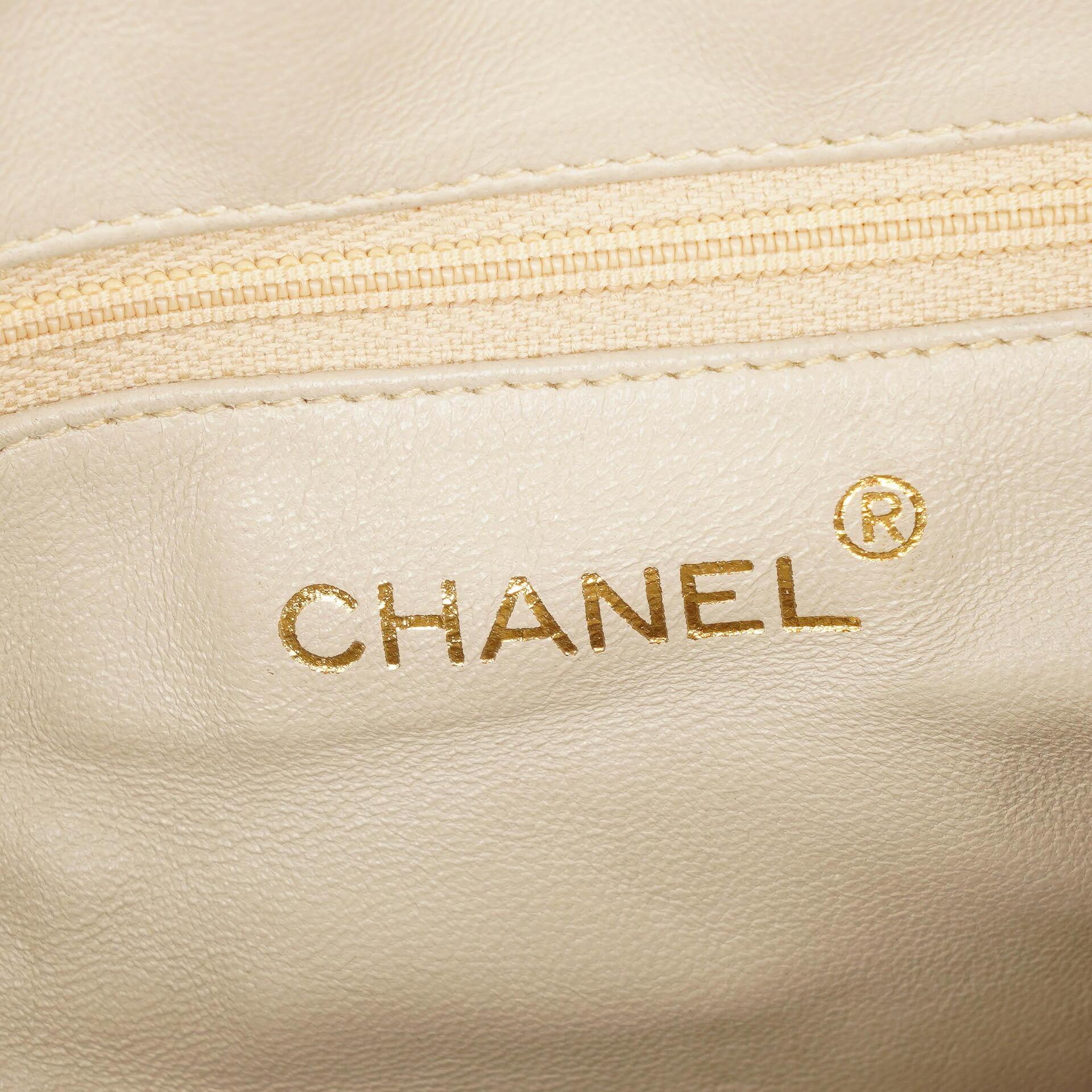 Chanel Camera Tasche aus beigem gestepptem Lammleder mit Quaste und CC