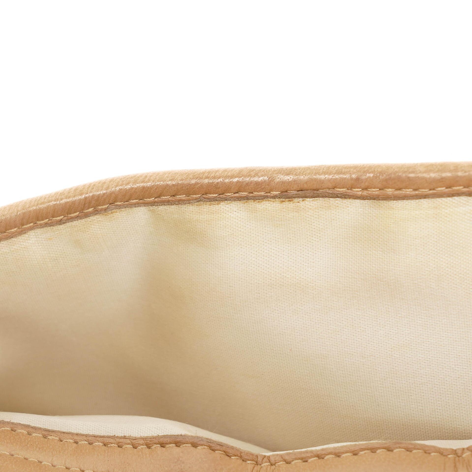 Chanel Camera Tasche aus beigem gestepptem Lammleder mit Quaste und CC