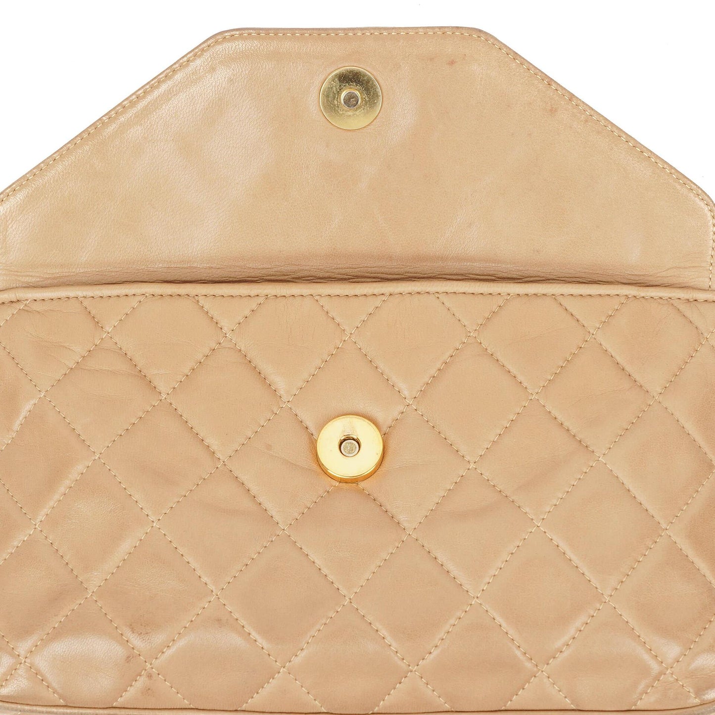 Chanel Camera Tasche aus beigem gestepptem Lammleder mit Quaste und CC