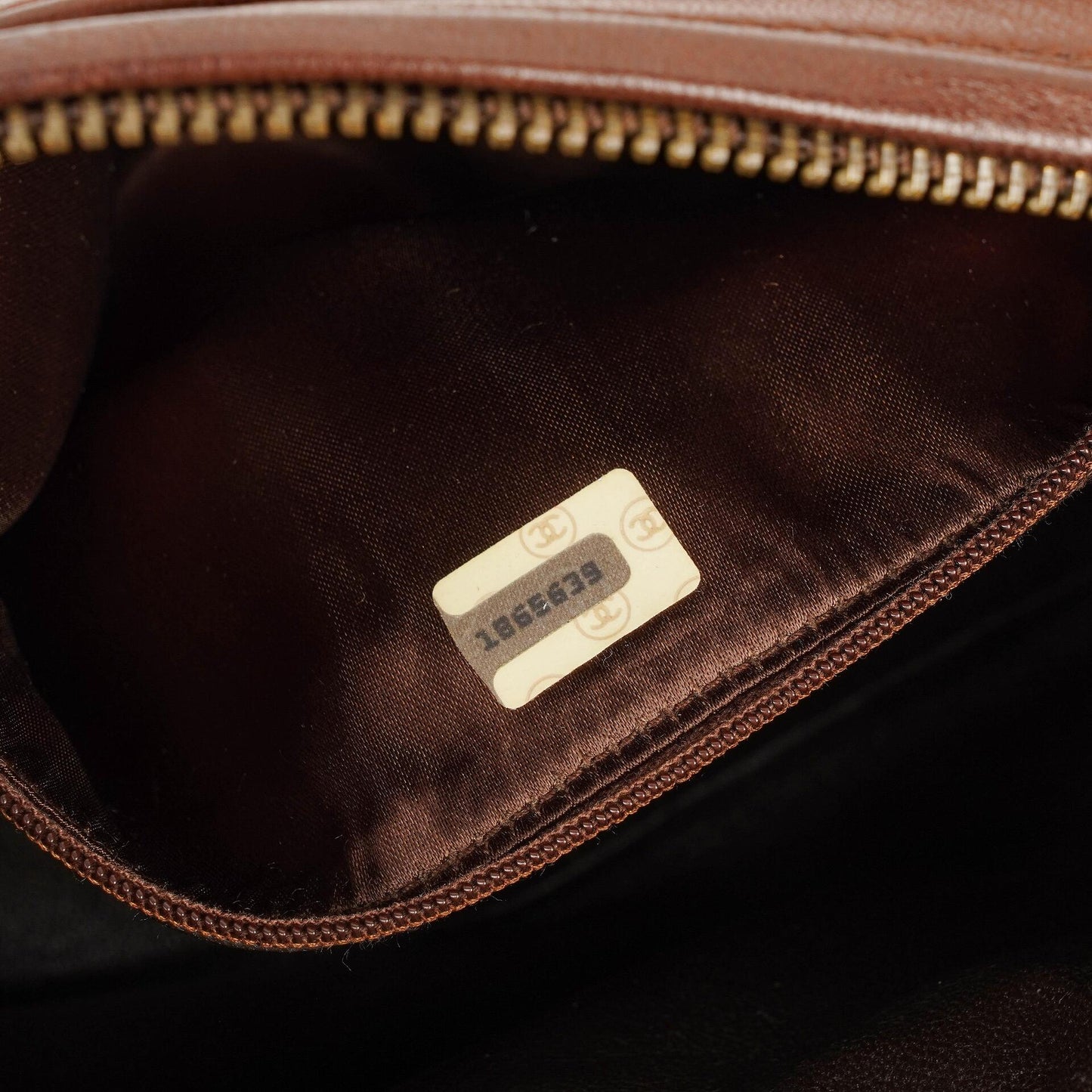 Chanel CC Camera Tassel Bag aus braunem gestepptem Lammleder