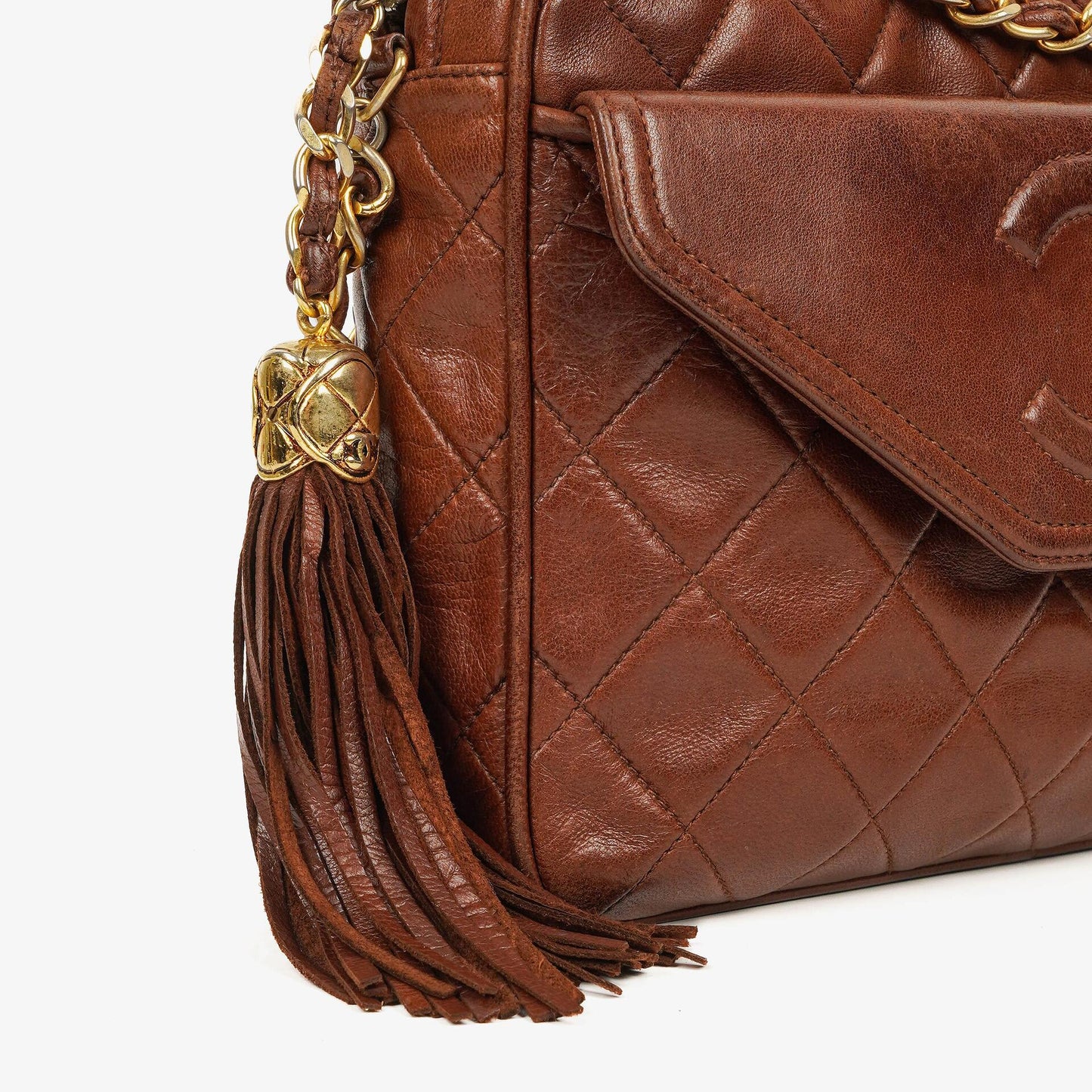 Chanel CC Camera Tassel Bag aus braunem gestepptem Lammleder