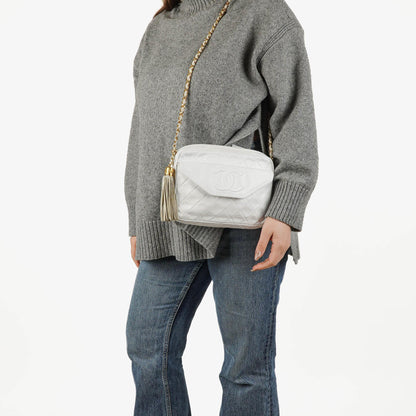 Chanel Camera Tasche aus weißem gestepptem Lammleder mit CC und Quaste
