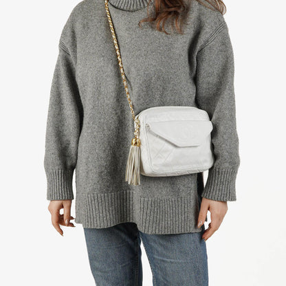 Chanel Camera Tasche aus weißem gestepptem Lammleder mit CC und Quaste
