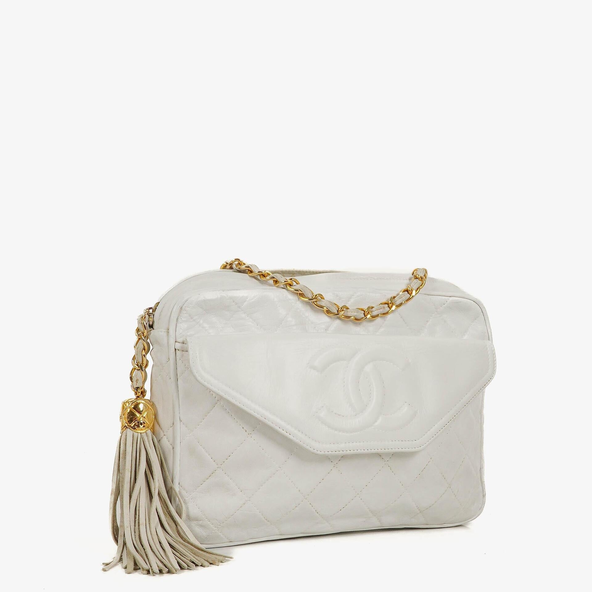 Chanel Camera Tasche aus weißem gestepptem Lammleder mit CC und Quaste