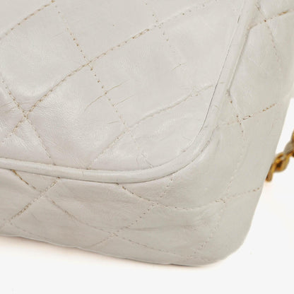 Chanel Camera Tasche aus weißem gestepptem Lammleder mit CC und Quaste