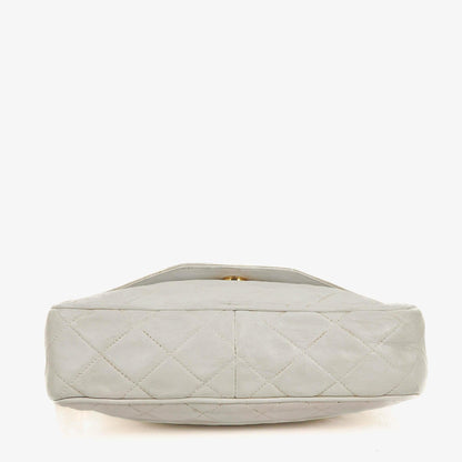 Chanel Camera Tasche aus weißem gestepptem Lammleder mit CC und Quaste
