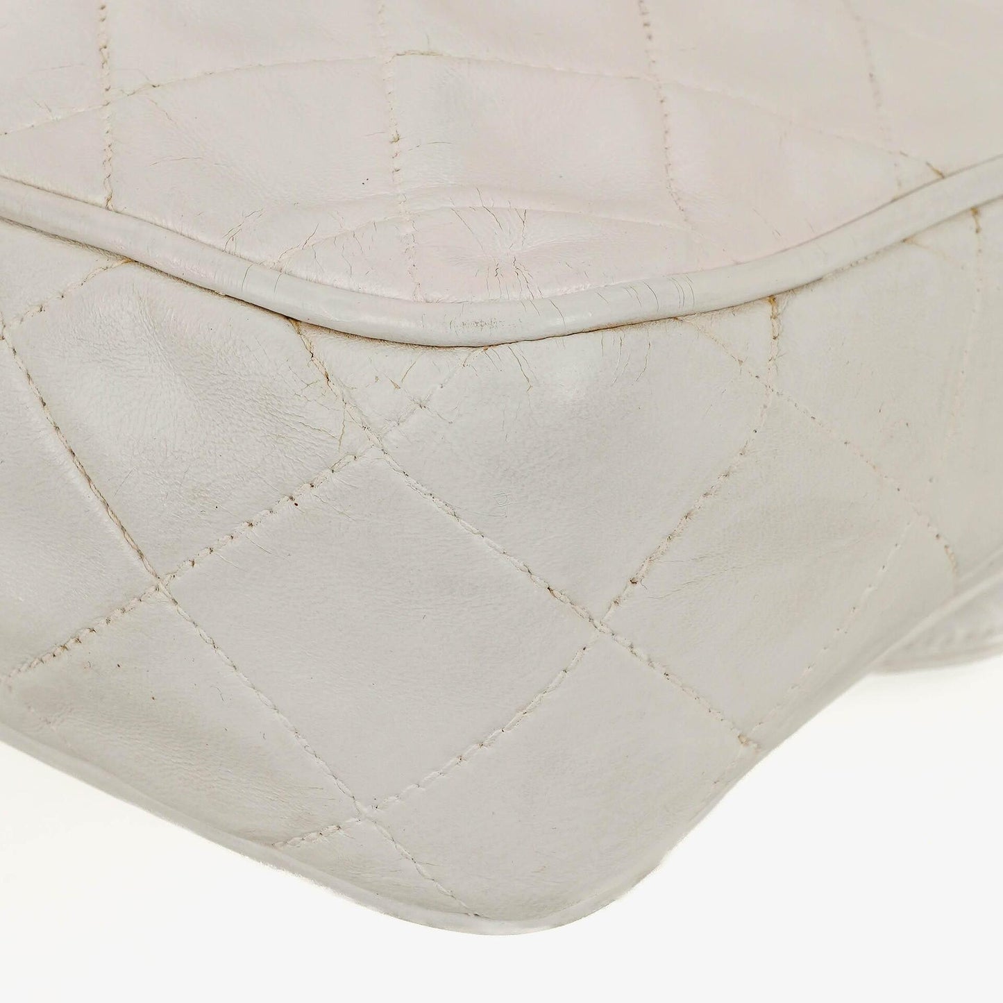 Chanel Camera Tasche aus weißem gestepptem Lammleder mit CC und Quaste
