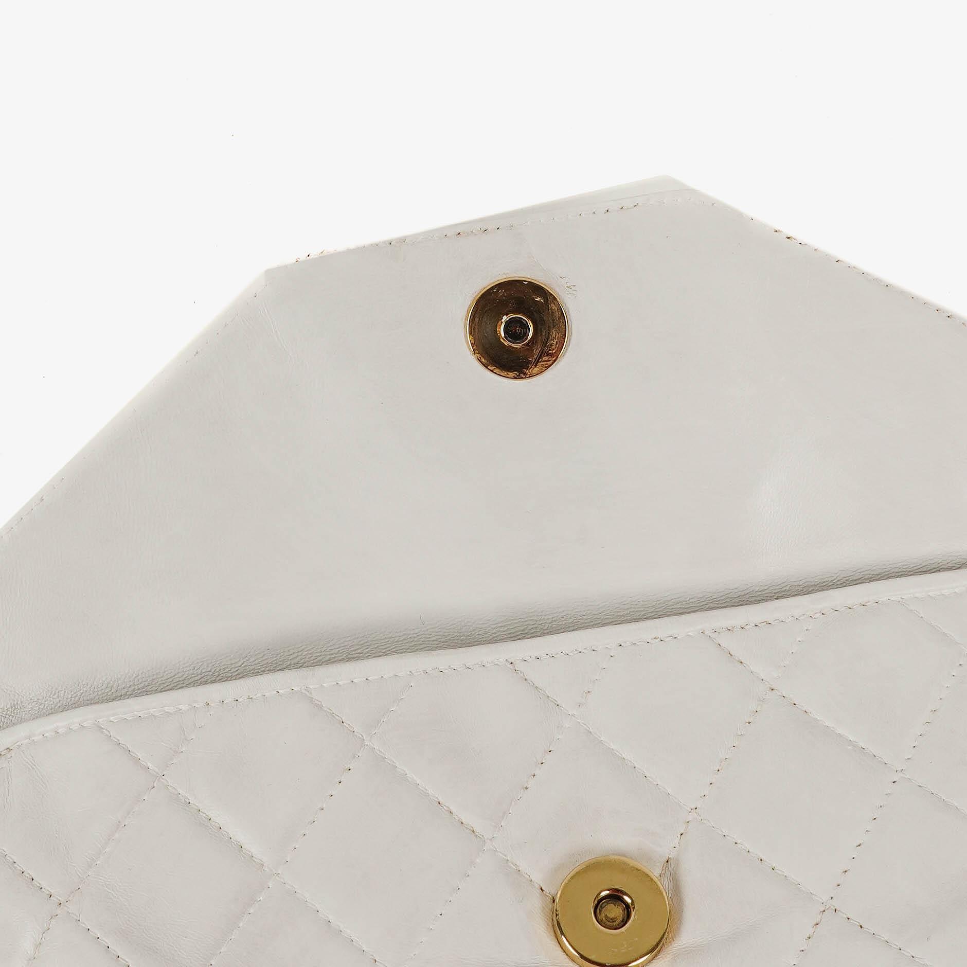 Chanel Camera Tasche aus weißem gestepptem Lammleder mit CC und Quaste