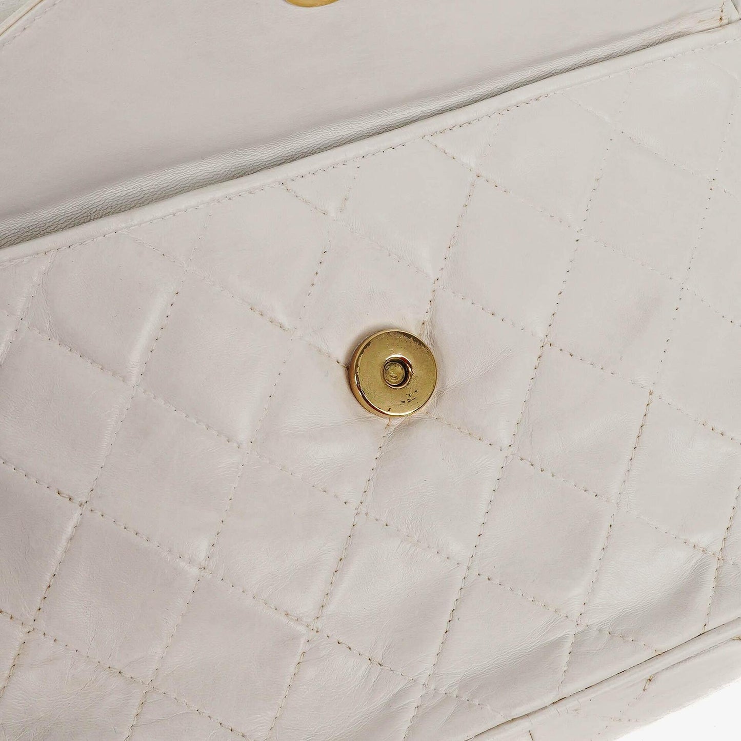 Chanel Camera Tasche aus weißem gestepptem Lammleder mit CC und Quaste