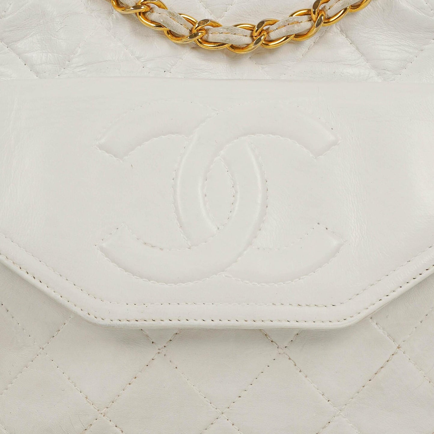 Chanel Camera Tasche aus weißem gestepptem Lammleder mit CC und Quaste