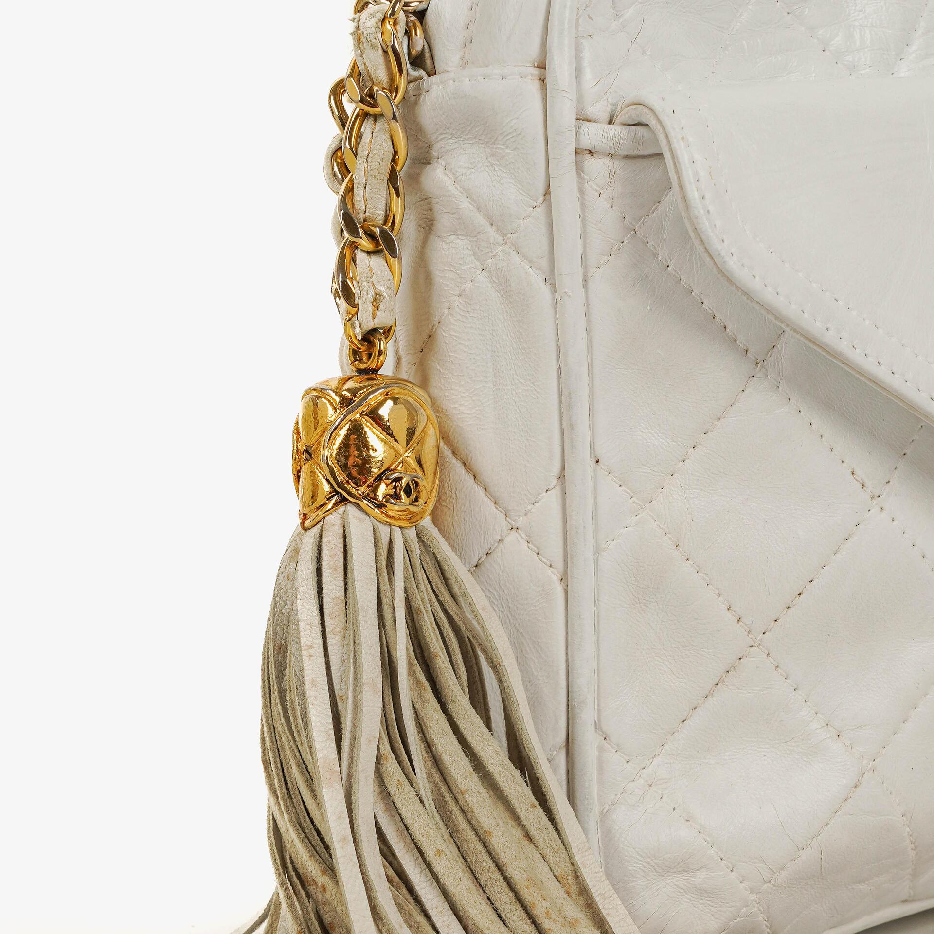Chanel Camera Tasche aus weißem gestepptem Lammleder mit CC und Quaste