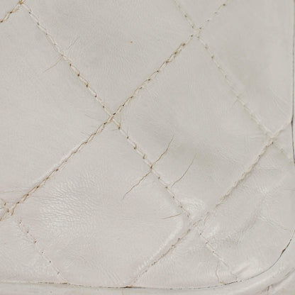 Chanel Camera Tasche aus weißem gestepptem Lammleder mit CC und Quaste