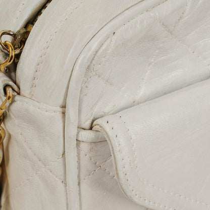 Chanel Camera Tasche aus weißem gestepptem Lammleder mit CC und Quaste