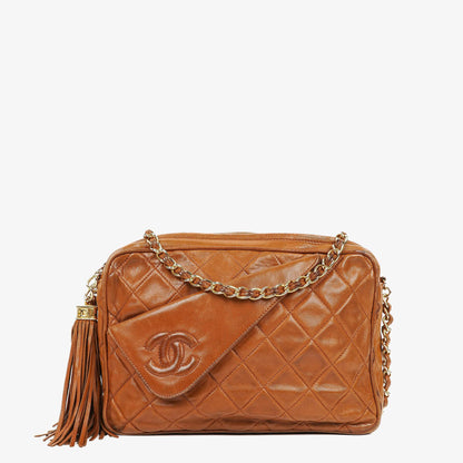 Chanel Small Camera Tasche aus braunem gestepptem Lammleder mit Quaste und CC-Fronttasche
