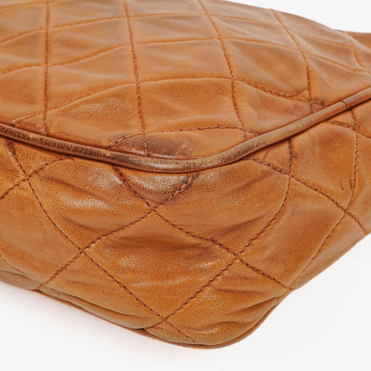 Chanel Small Camera Tasche aus braunem gestepptem Lammleder mit Quaste und CC-Fronttasche