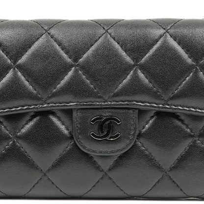 Chanel Kartenhalter Geldbörse So Black Gestepptes Lammleder Flap