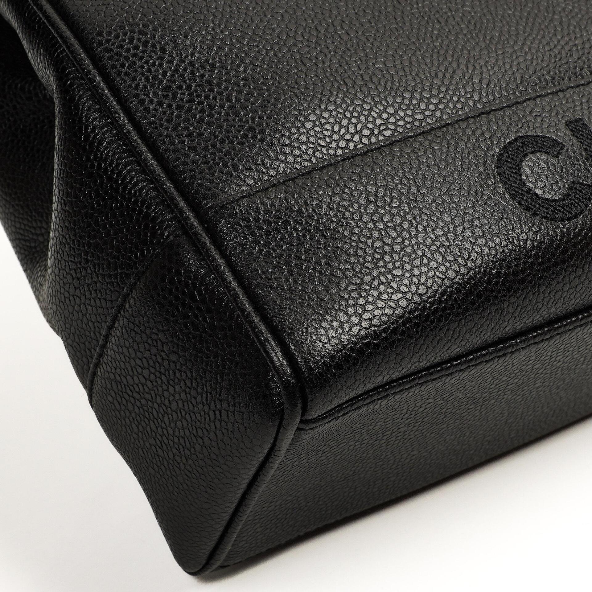 Chanel Caviar CC Klappenschultertasche, 24K Vergoldete Beschläge