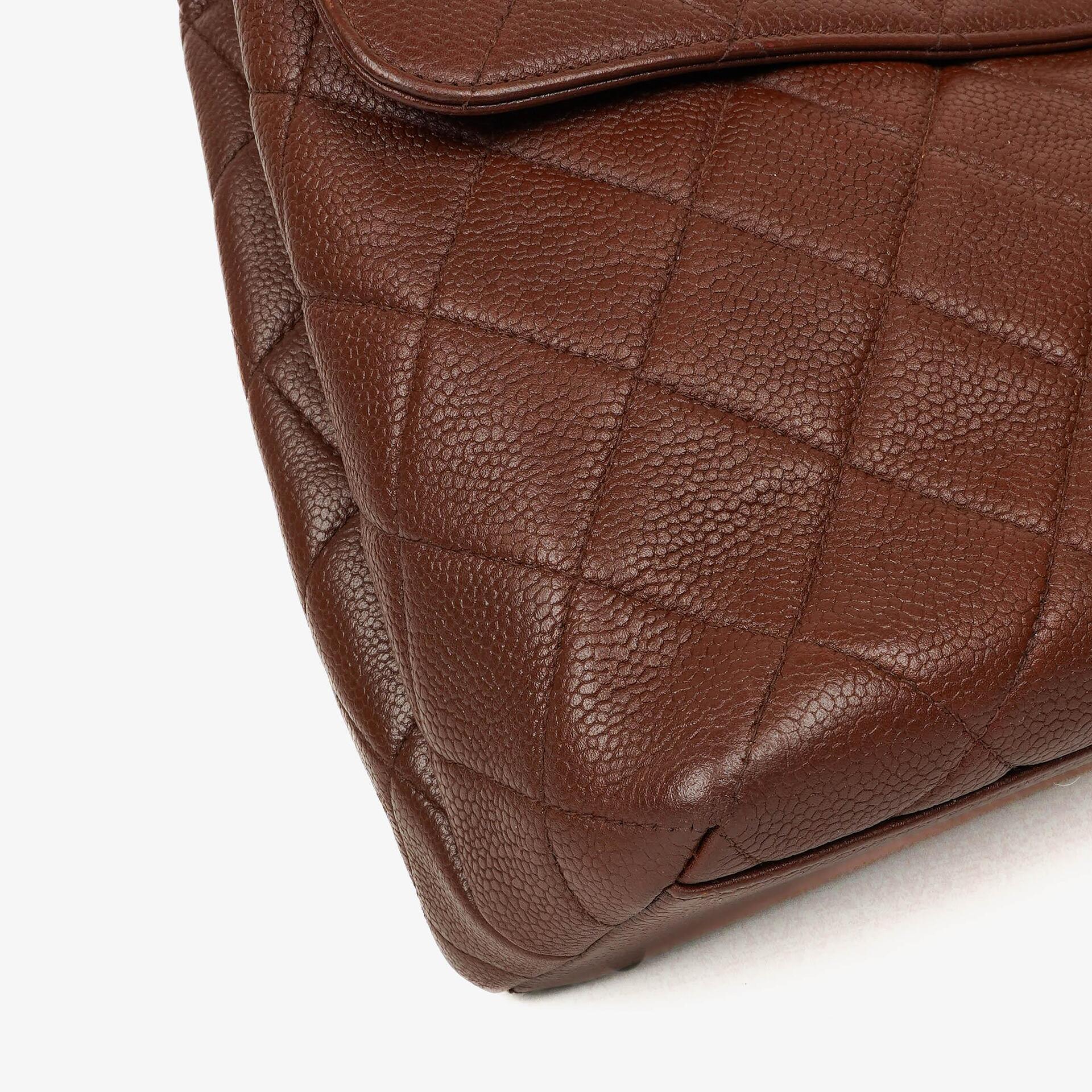CHANEL Jumbo Kelly Klappentasche aus gestepptem Caviar-Leder