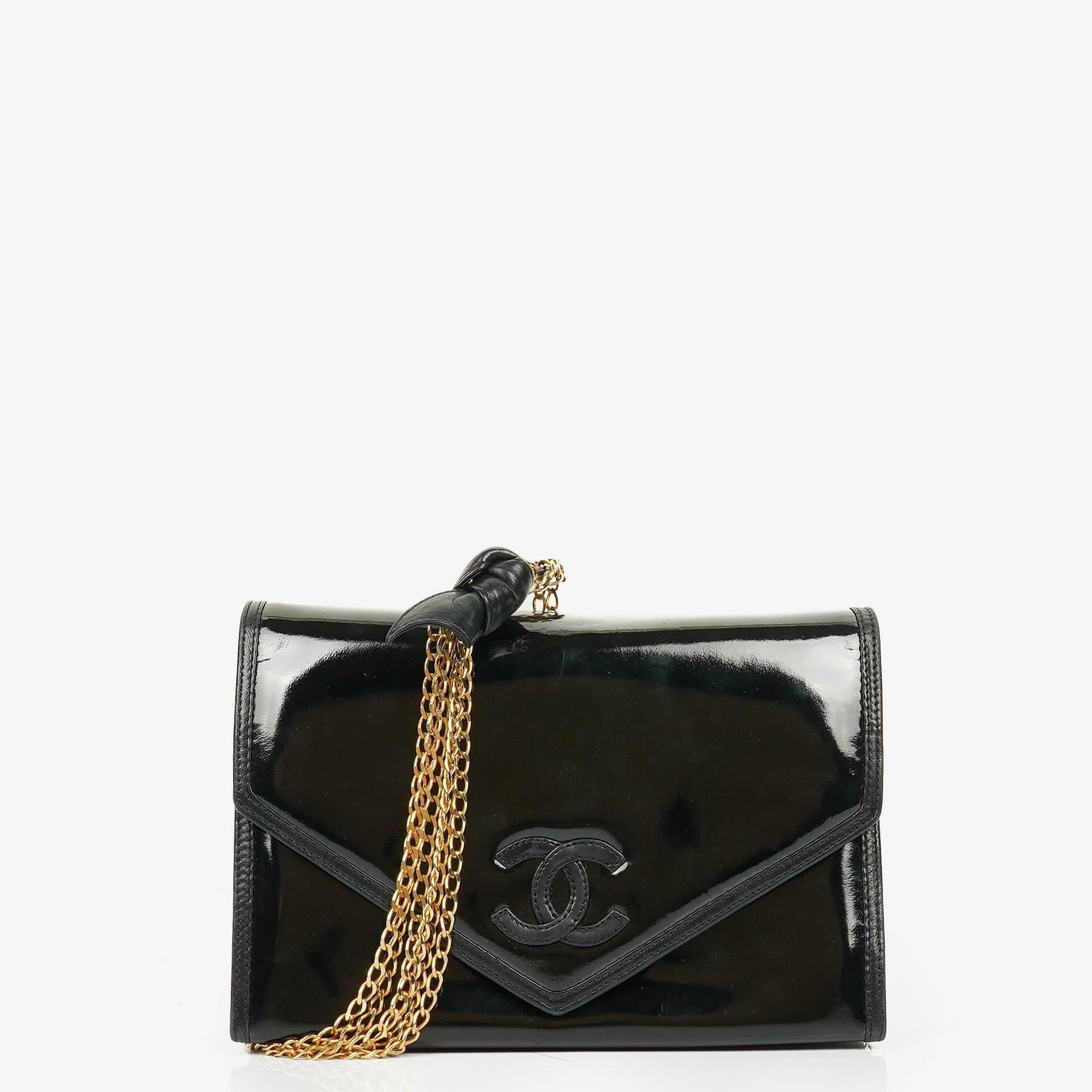 Chanel CC Schwarze Umschlag Lackleder Mehrfach-Ketten Schultertasche