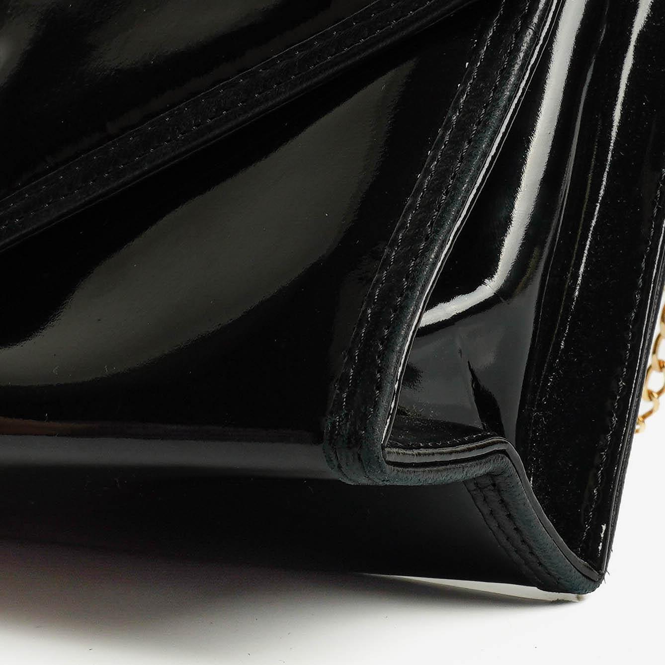 Chanel CC Schwarze Umschlag Lackleder Mehrfach-Ketten Schultertasche