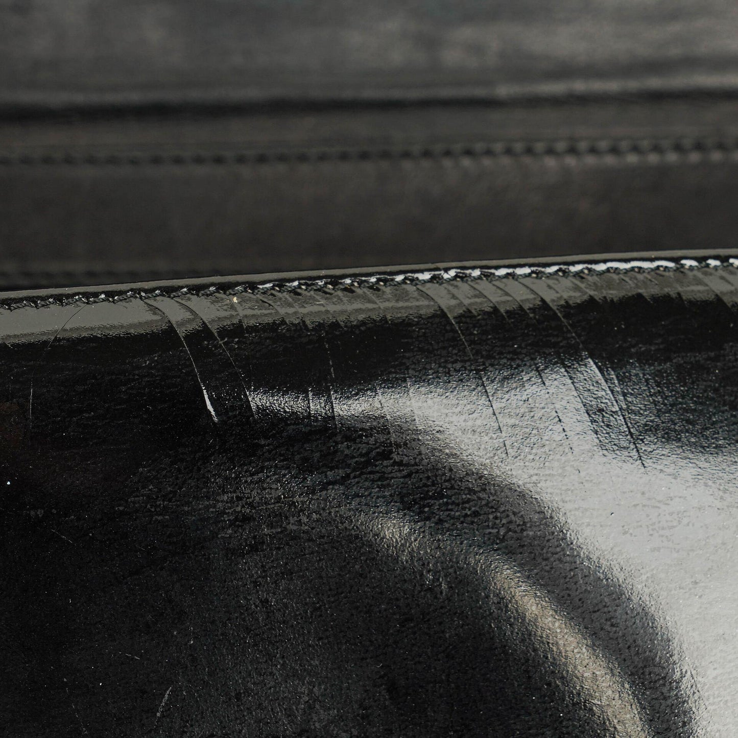Chanel CC Schwarze Umschlag Lackleder Mehrfach-Ketten Schultertasche