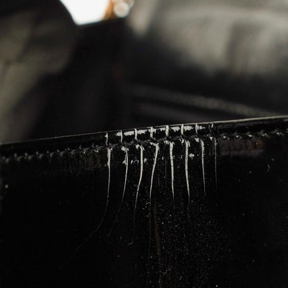 Chanel CC Schwarze Umschlag Lackleder Mehrfach-Ketten Schultertasche
