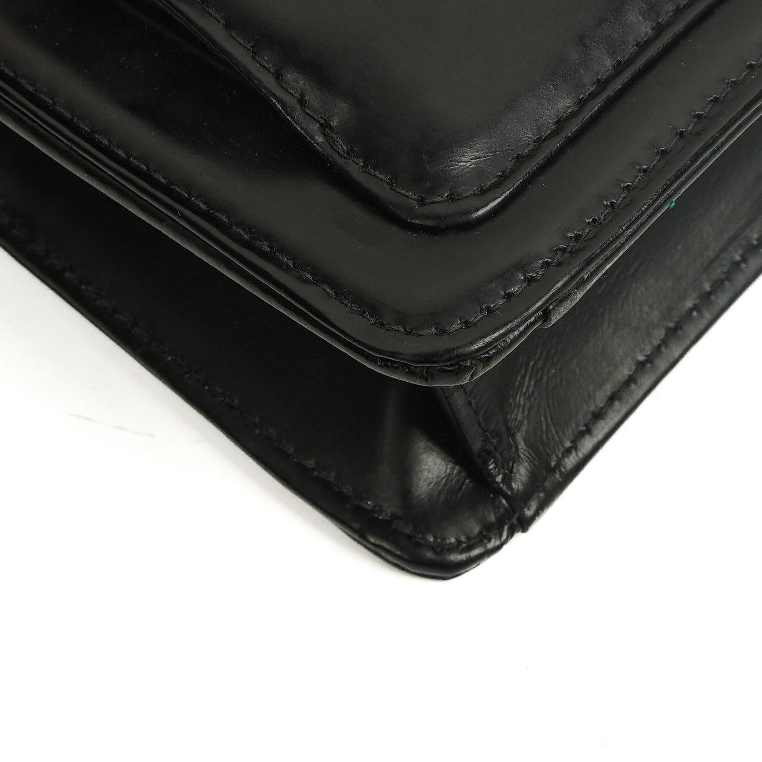 Chanel CC Schwarze Leder Clutch 24K Goldbeschläge, 1996-1997