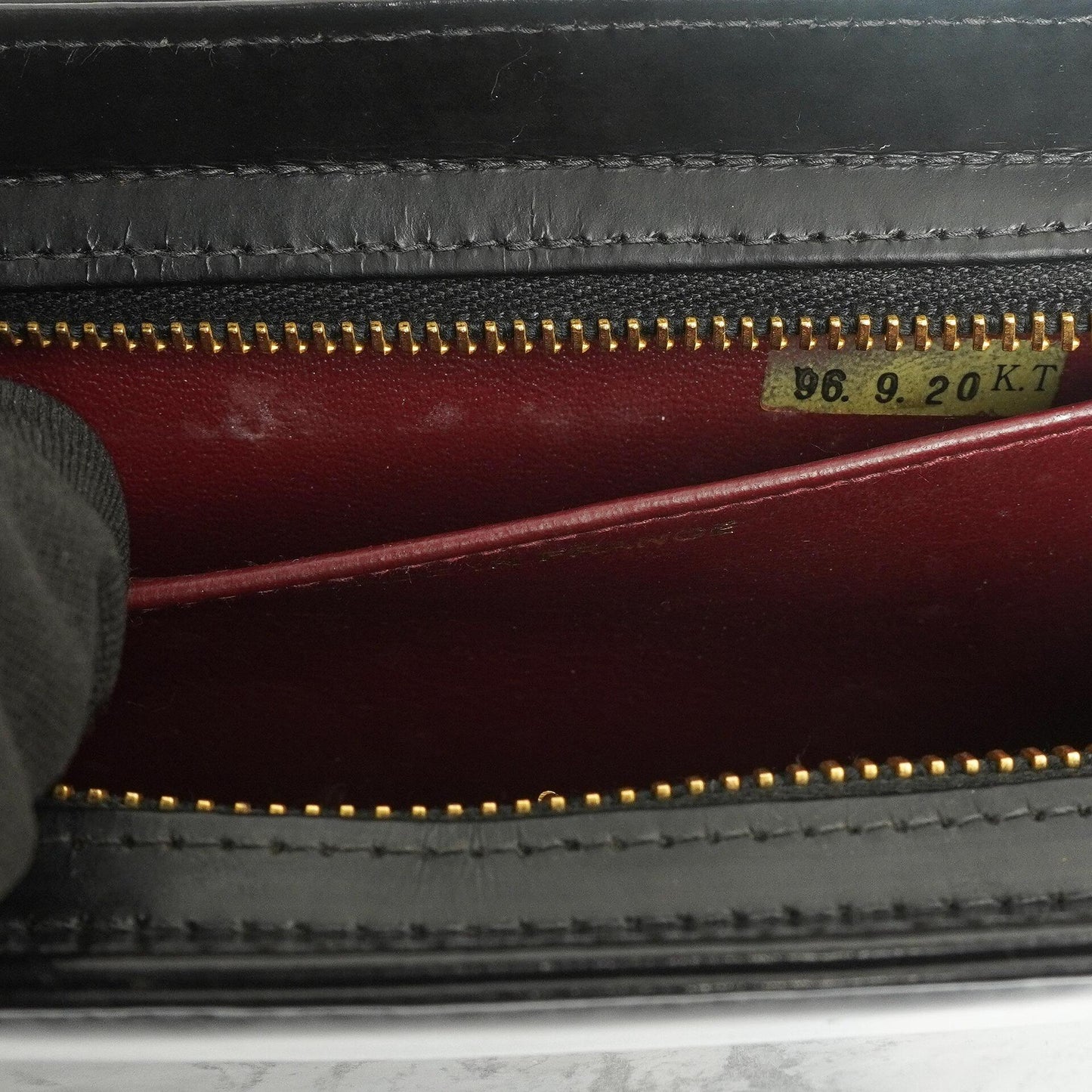 Chanel CC Schwarze Leder Clutch 24K Goldbeschläge, 1996-1997