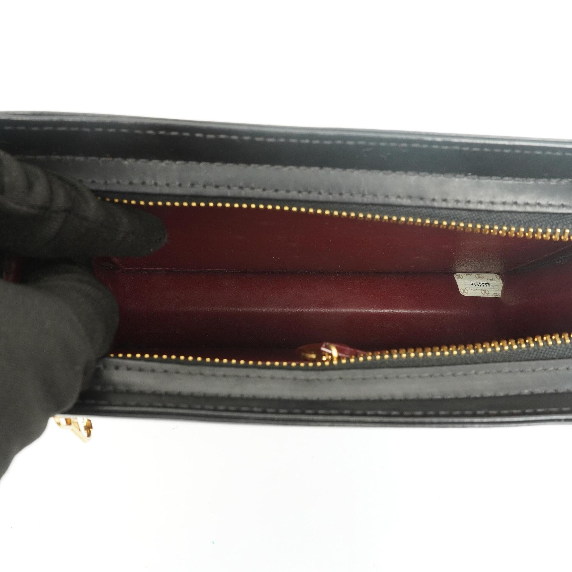 Chanel CC Schwarze Leder Clutch 24K Goldbeschläge, 1996-1997