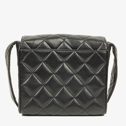 Chanel CC Crossbody Messenger Tasche aus schwarzem gestepptem Lammleder