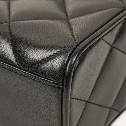 Chanel CC Crossbody Messenger Tasche aus schwarzem gestepptem Lammleder