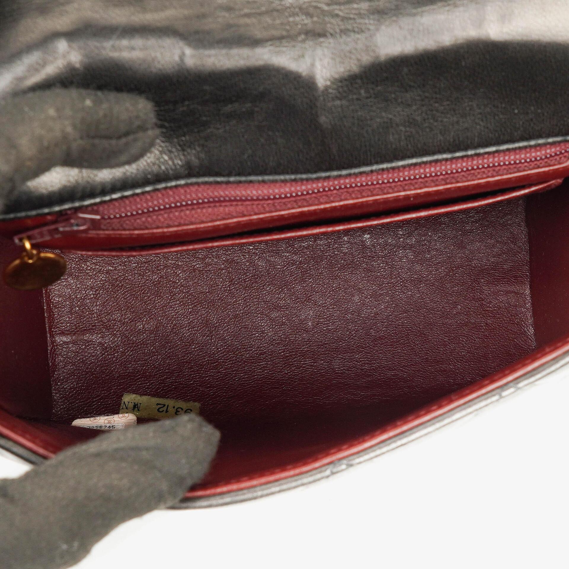 Chanel CC Crossbody Messenger Tasche aus schwarzem gestepptem Lammleder