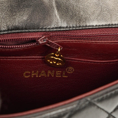 Chanel CC Crossbody Messenger Tasche aus schwarzem gestepptem Lammleder