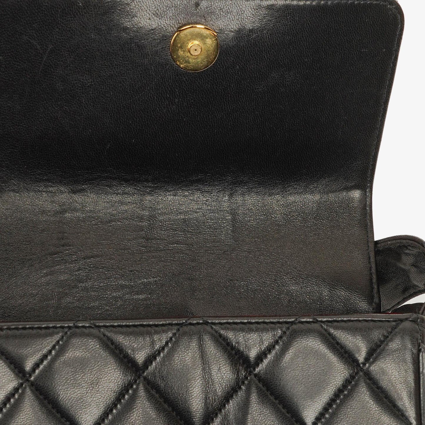 Chanel CC Crossbody Messenger Tasche aus schwarzem gestepptem Lammleder