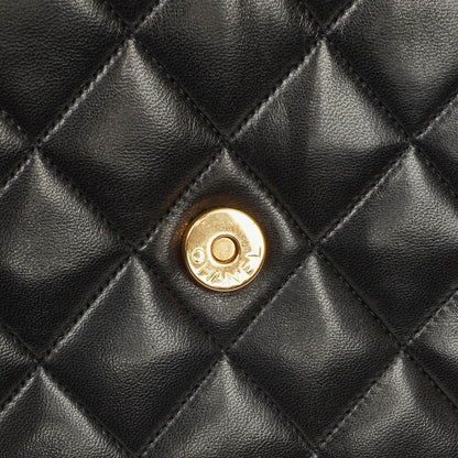 Chanel CC Crossbody Messenger Tasche aus schwarzem gestepptem Lammleder