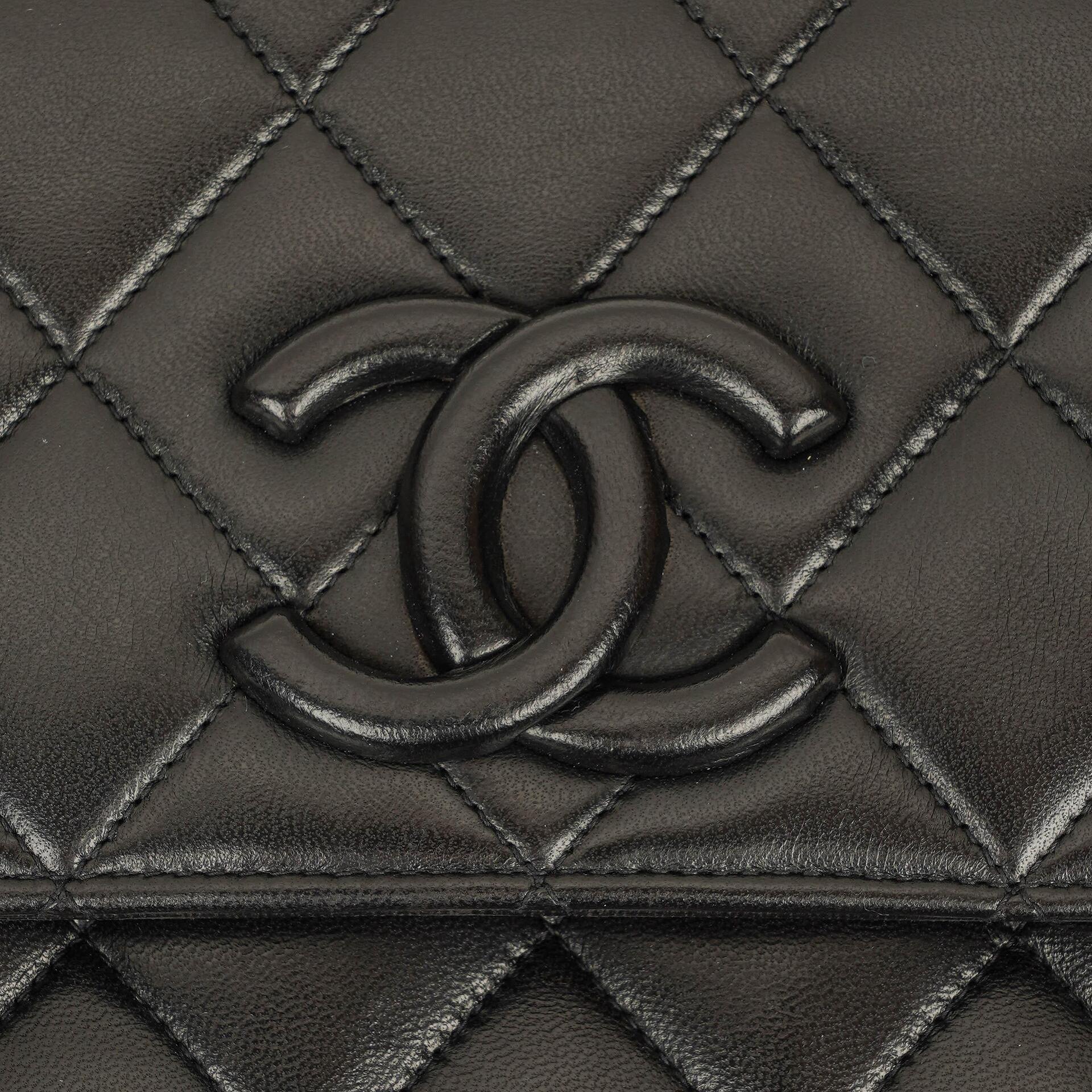 Chanel CC Crossbody Messenger Tasche aus schwarzem gestepptem Lammleder