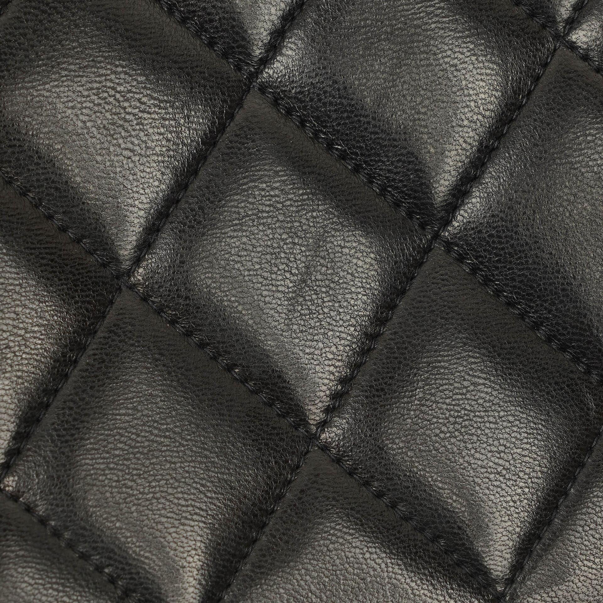 Chanel CC Crossbody Messenger Tasche aus schwarzem gestepptem Lammleder
